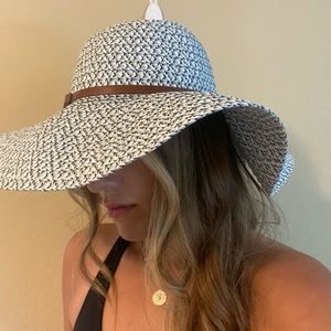 Like new Ellen Tracy beach hat